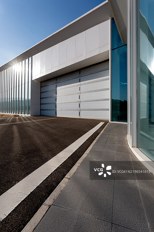 中国山区荒野中的机场跑道图片素材