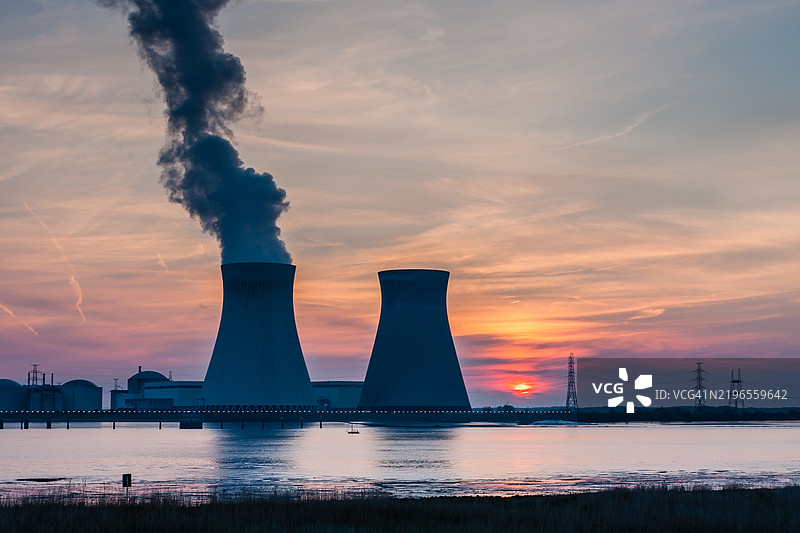 多尔核电站的冷却塔图片素材