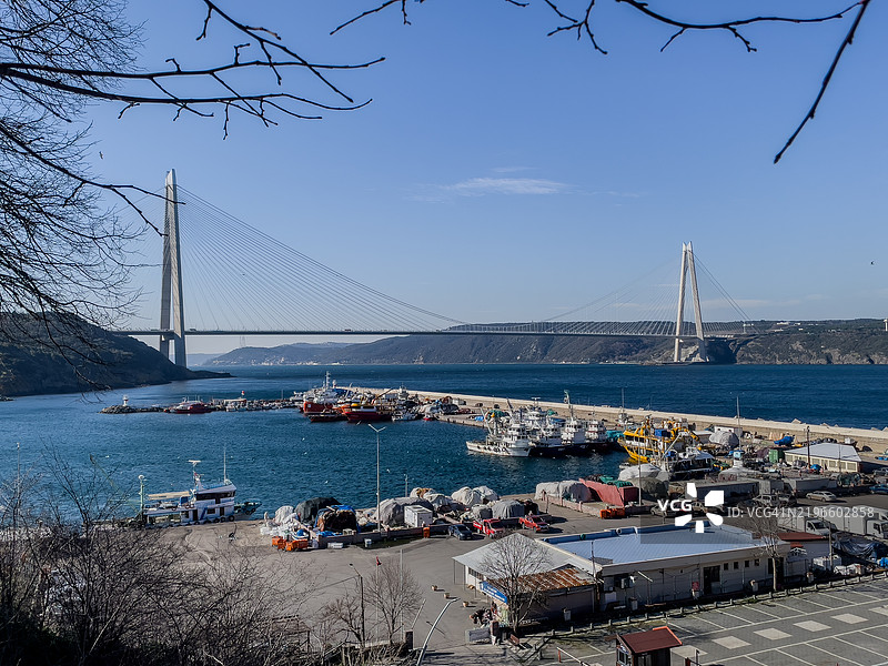 雅武兹·苏尔坦·塞利姆大桥和波伊拉兹科伊村的高角度视图图片素材