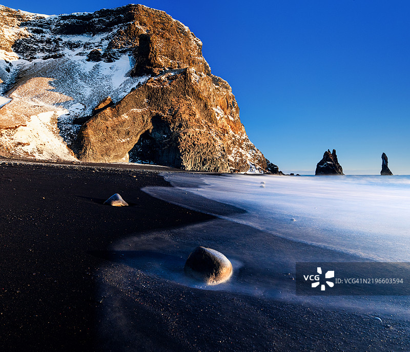 冰岛 - 雷尼斯黑沙滩图片素材