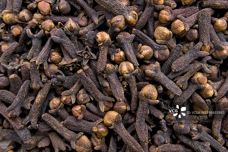 香料丁香，丰富的棕色调，满幅视图，俯视图图片素材