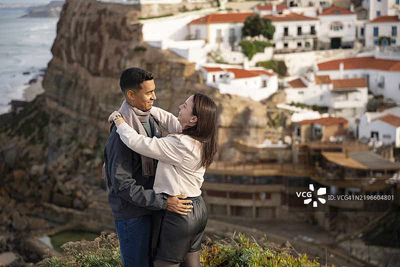 在阿泽纳斯杜马尔约会的情侣图片素材