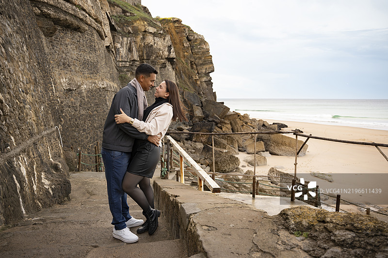 在阿岚哈斯·杜·马尔海滩的情侣摄影拍摄图片素材