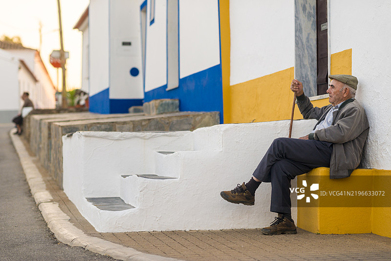 来自蒙萨拉兹的老人图片素材