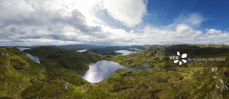 挪威阿格德县的湖泊和山脉图片素材