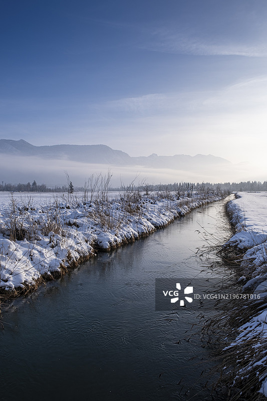冬季的穆尔瑙沼泽，位于德国巴伐利亚州上巴伐利亚的穆尔瑙附近，欧洲图片素材