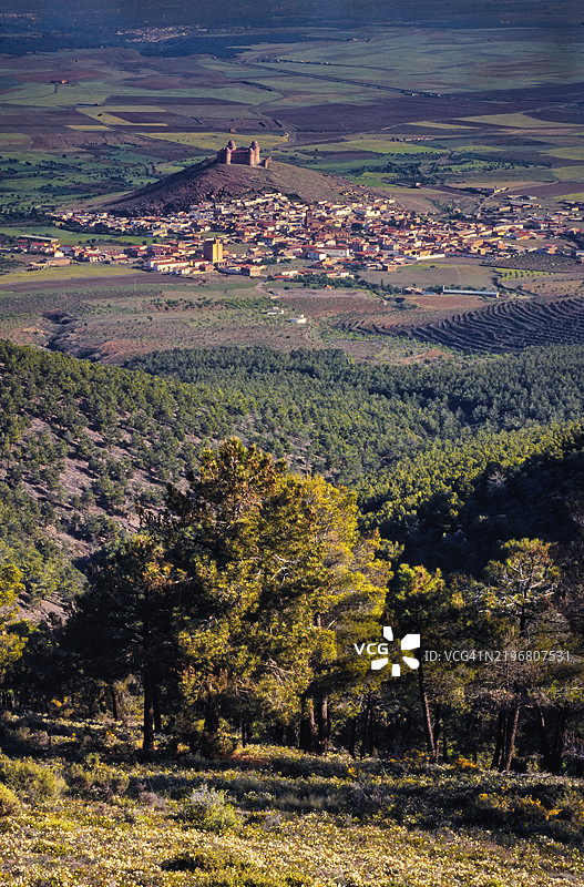 西班牙安达卢西亚省格拉纳达的内华达山脉中的卡拉霍拉城堡图片素材
