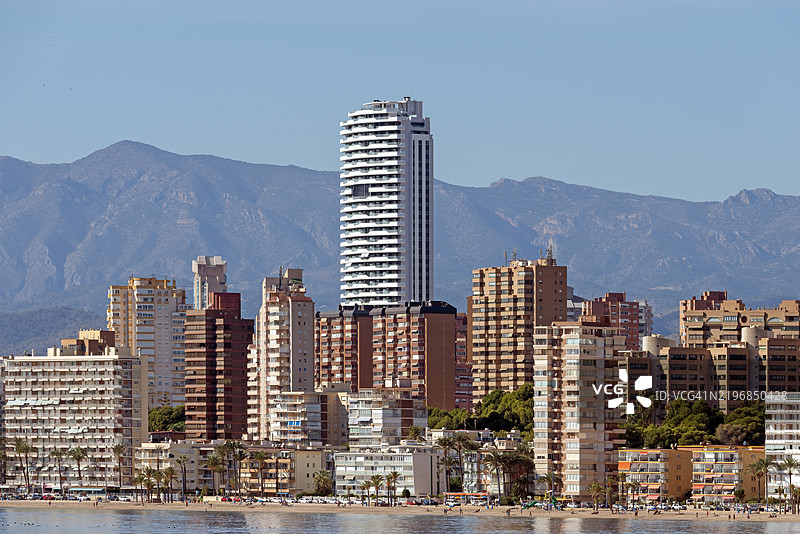 贝尼多姆市的建筑和公寓，面朝波涅特海滩图片素材