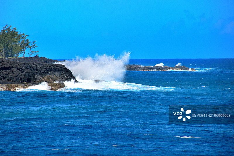 留尼汪岛，圣菲利普附近的熔岩海岸。图片素材