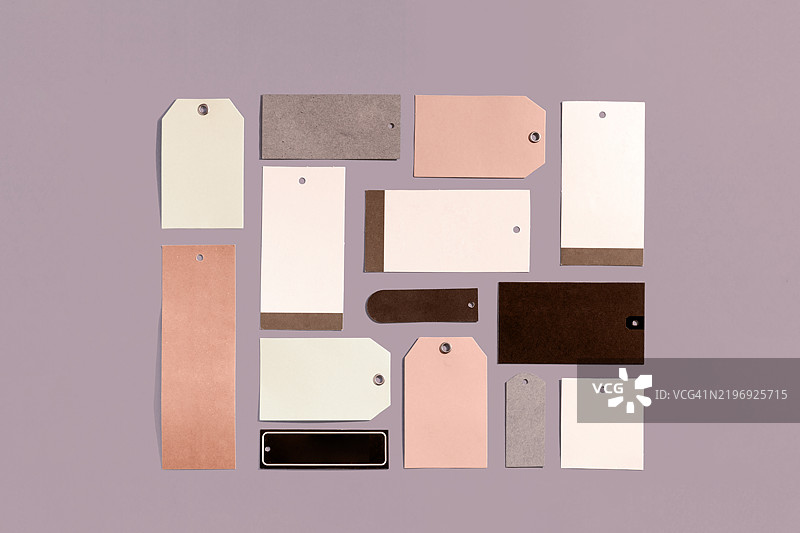 各种纸质价格标签在柔和背景上图片素材
