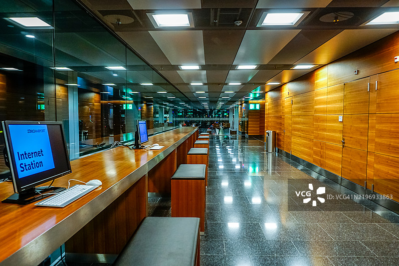 苏黎世机场航站楼的计算机室图片素材