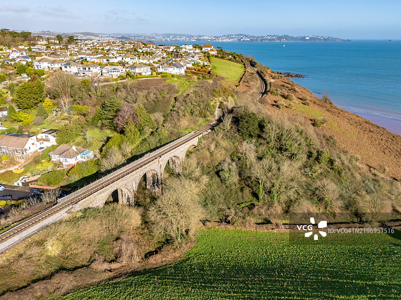 布罗德桑兹高架桥俯瞰海滩和大海图片素材
