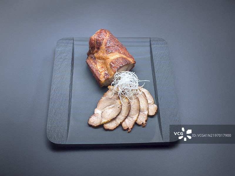 逼真的叉烧（烧烤猪肉）食品模型图片素材
