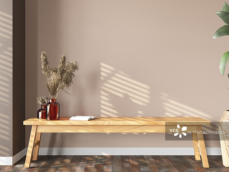带有家居配件的木制长椅和空白的米色墙壁图片素材