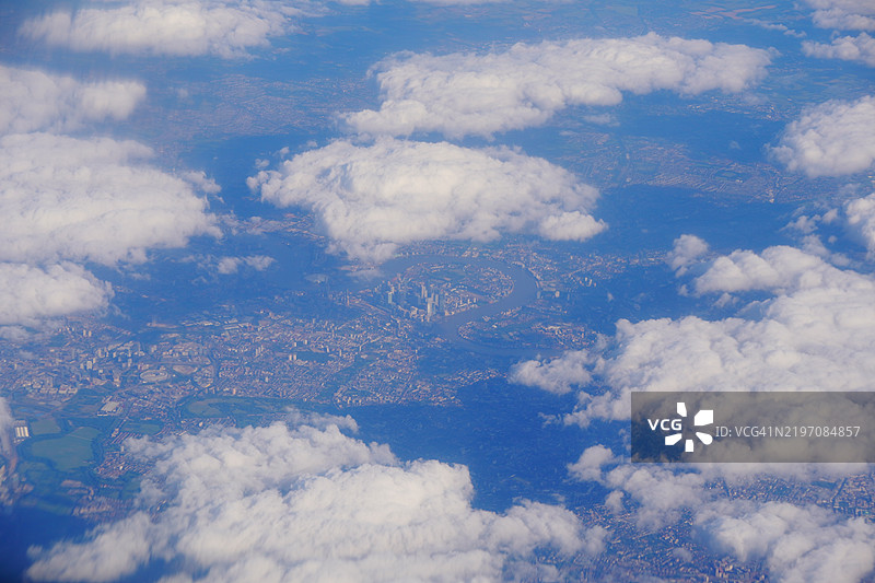 从天空俯瞰伦敦，金丝雀码头，云彩，英国图片素材