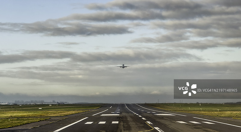 戴高乐机场的日出景观图片素材