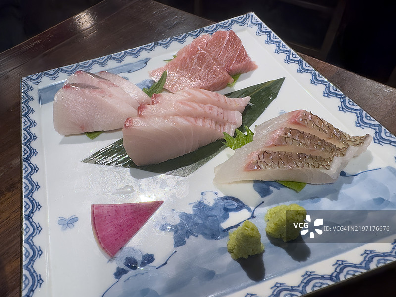 东京居酒屋的各种生鱼片图片素材