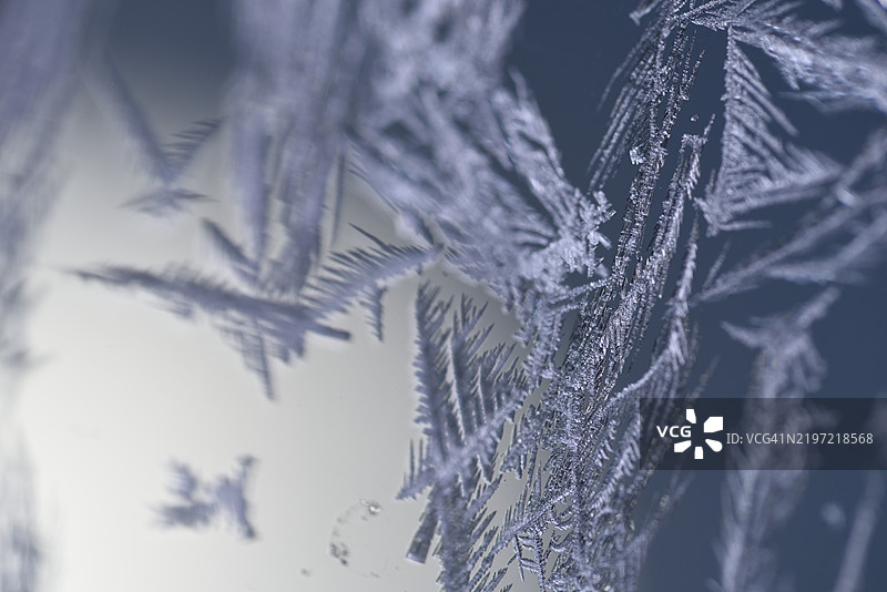 镜子上的冰晶形成图片素材