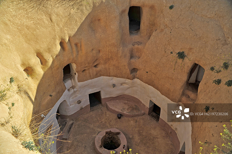 马特马塔：穴居人家，突尼斯柏柏尔地下住所图片素材