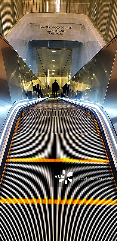 大中央车站通往长岛的自动扶梯图片素材