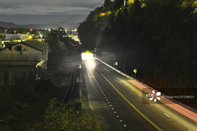 高速公路光轨图片素材