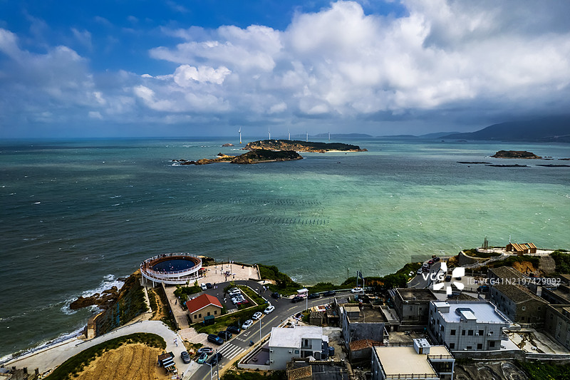 福建岛屿上的风电场航拍照片图片素材