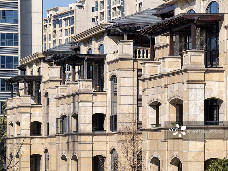 欧洲风格建筑：古典与现代城市景观的融合图片素材