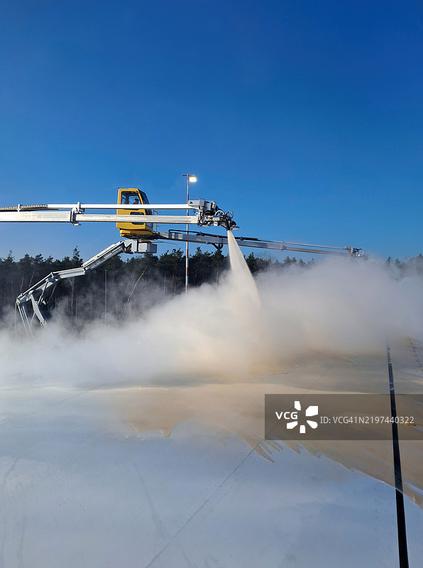 飞机除冰图片素材