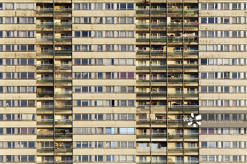 1970年代的高层住宅楼，位于霍赫海德住宅公园，白色巨人，废弃物业，杜伊斯堡，北莱茵-威斯特法伦，德国，欧洲图片素材