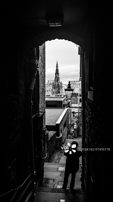 爱丁堡小巷入口黑白照片图片素材