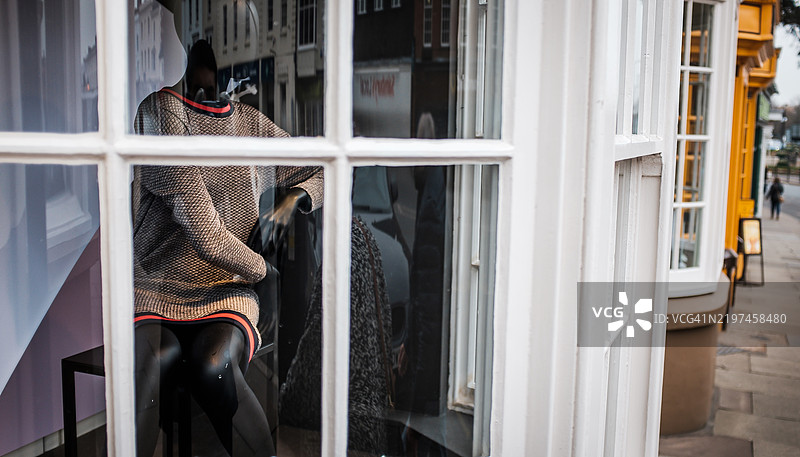 斯特拉特福德商店橱窗模特图片素材