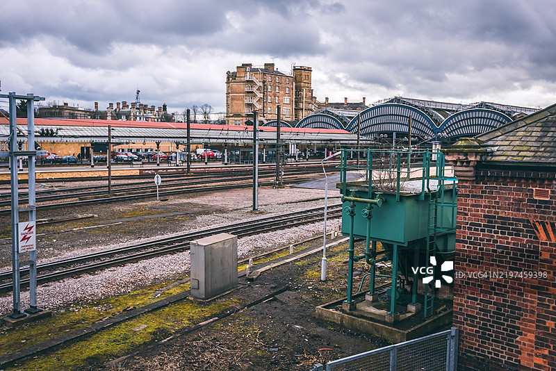 历史悠久的约克火车站平台和建筑图片素材