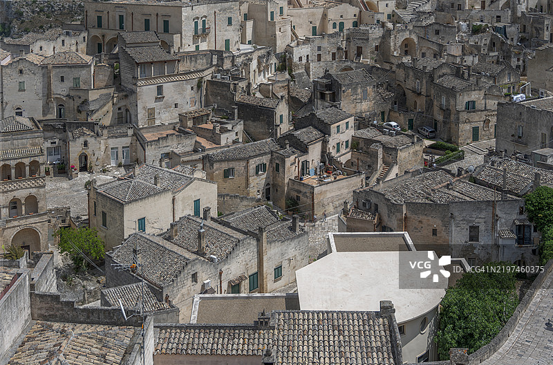 马泰拉的历史石头城景展示了令人惊叹的古代建筑和丰富的文化遗产图片素材