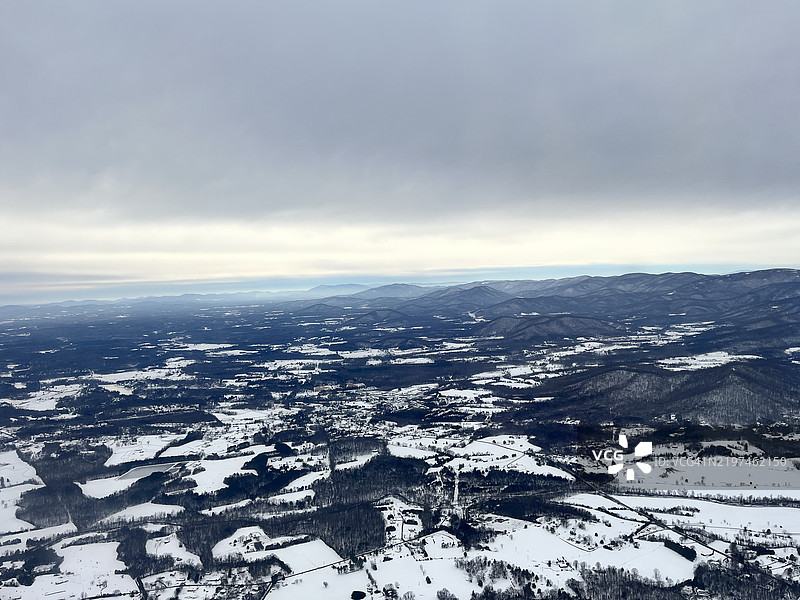 雪山与天空的鸟瞰图，弗吉尼亚州格林县，美国图片素材