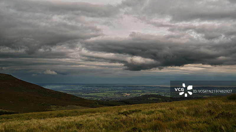 田野与天空的美丽景色图片素材