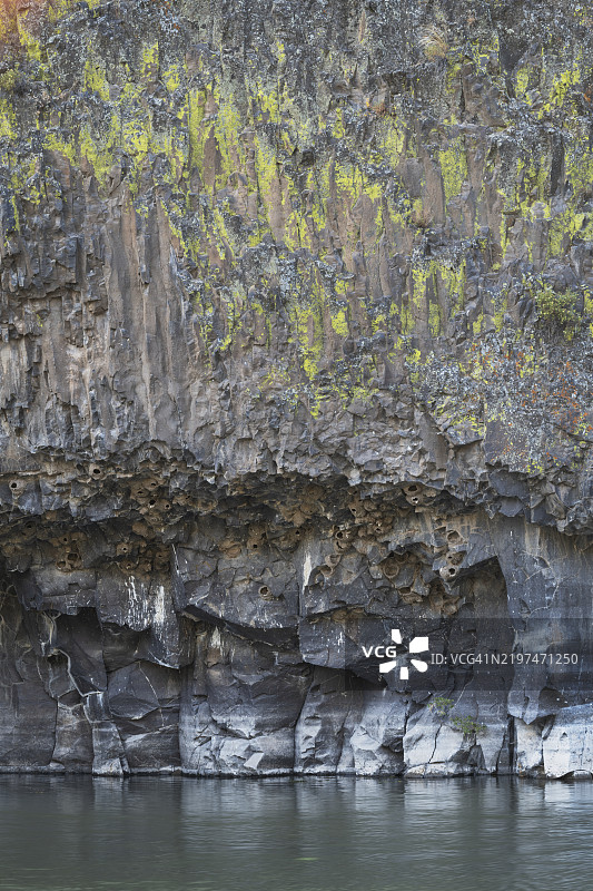 俄勒冈州弯曲河的玄武岩悬崖图片素材