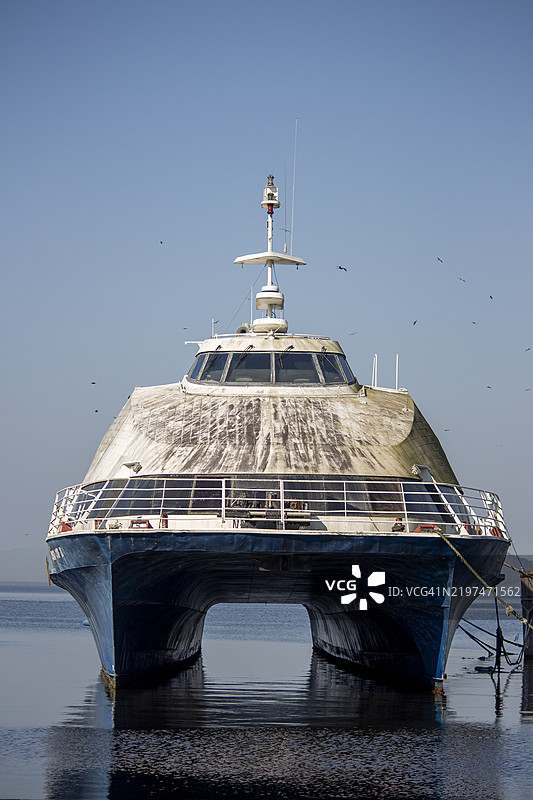 低角度视图的建筑与晴朗的天空图片素材