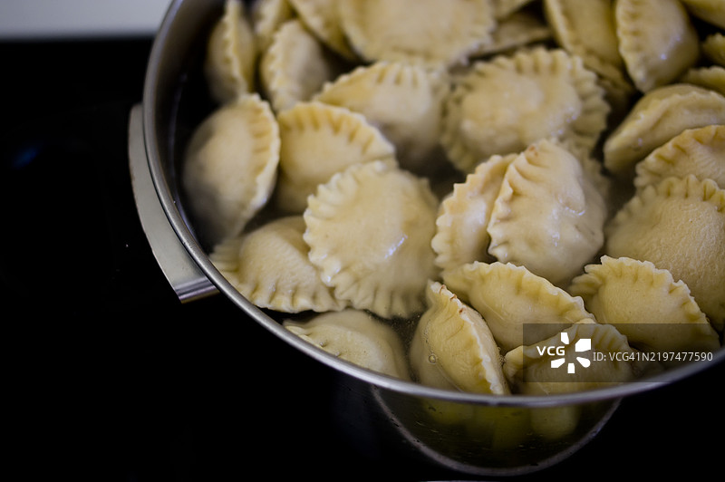 容器中的饺子特写图片素材