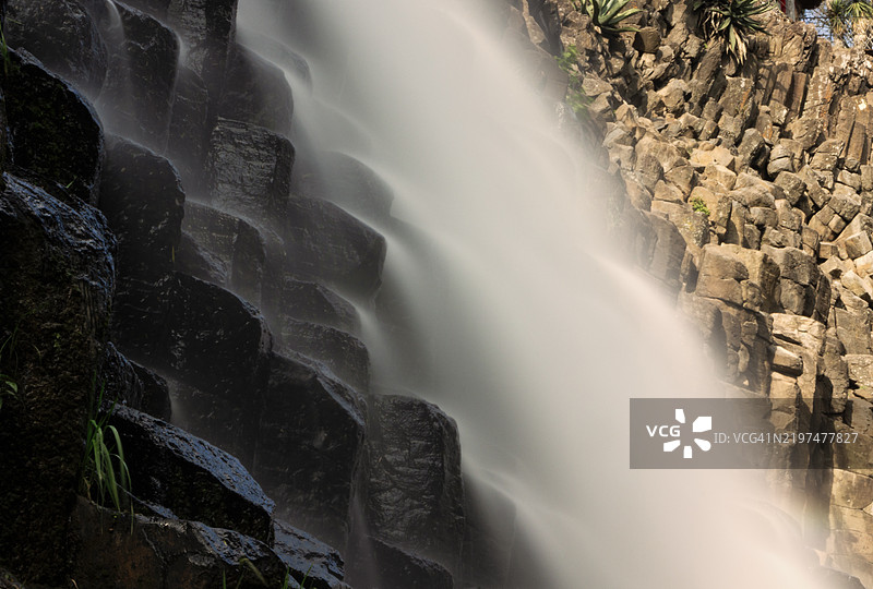 瀑布的美丽景色图片素材