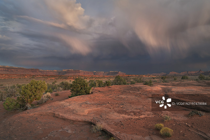 黄昏暴风雨中的熊耳国家纪念碑图片素材
