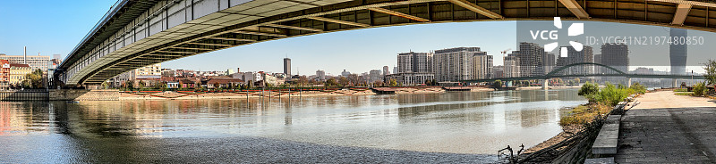 贝尔格莱德滨水区的180度全景视图图片素材