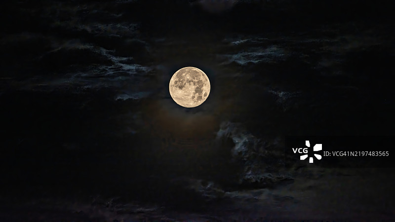 德克萨斯州达拉斯夜晚的月亮美景图片素材