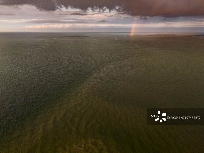 格伦嫩的日落，北海的两个部分在此交汇（斯卡格拉克海峡和卡特加特海）图片素材