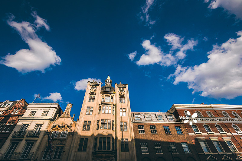 伦敦威斯敏斯特建筑的低角度视图图片素材