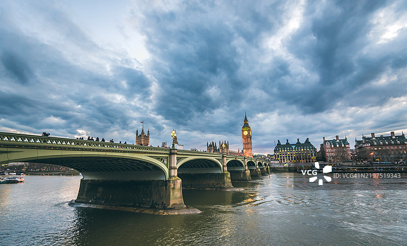 伦敦威斯敏斯特桥与大本钟夜景图片素材
