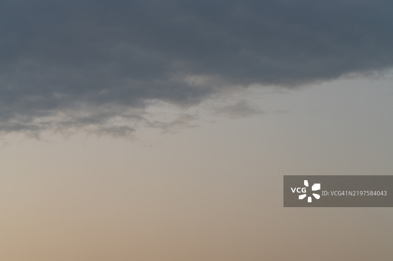 傍晚的天空与云彩图片素材