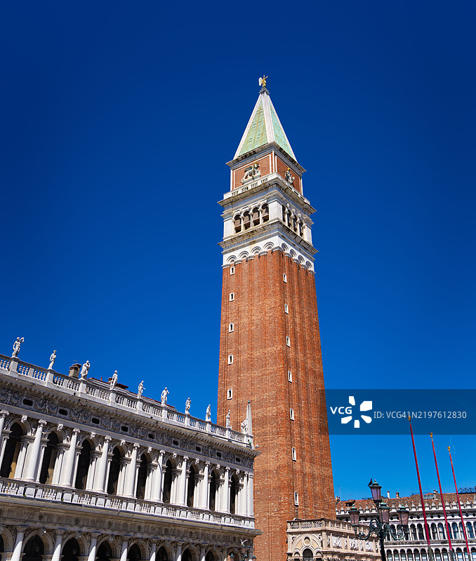 威尼斯的圣马可钟楼 - 历史悠久的钟塔图片素材
