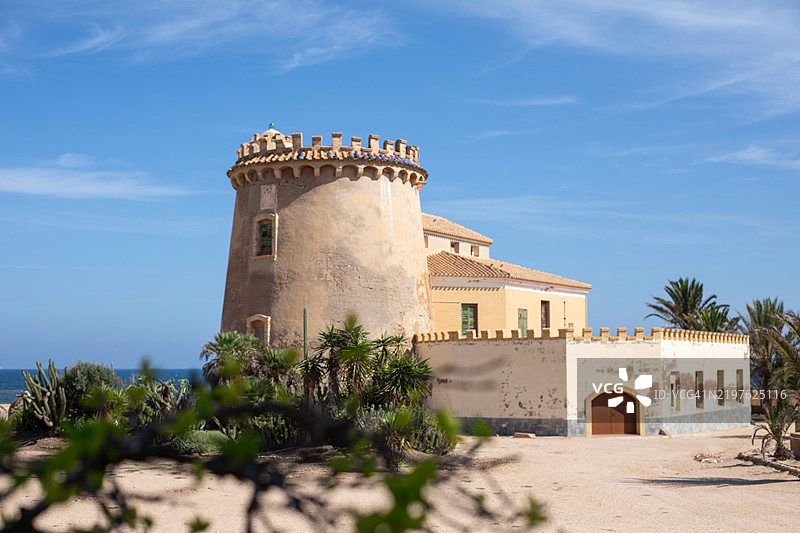 西班牙海岸的霍拉达柱瞭望塔图片素材