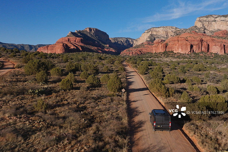 在亚利桑那州塞多纳驾驶露营车图片素材