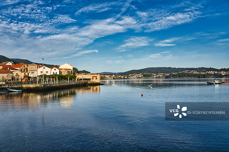 西班牙加利西亚的孔巴罗和庞特韦德拉河口景观图片素材